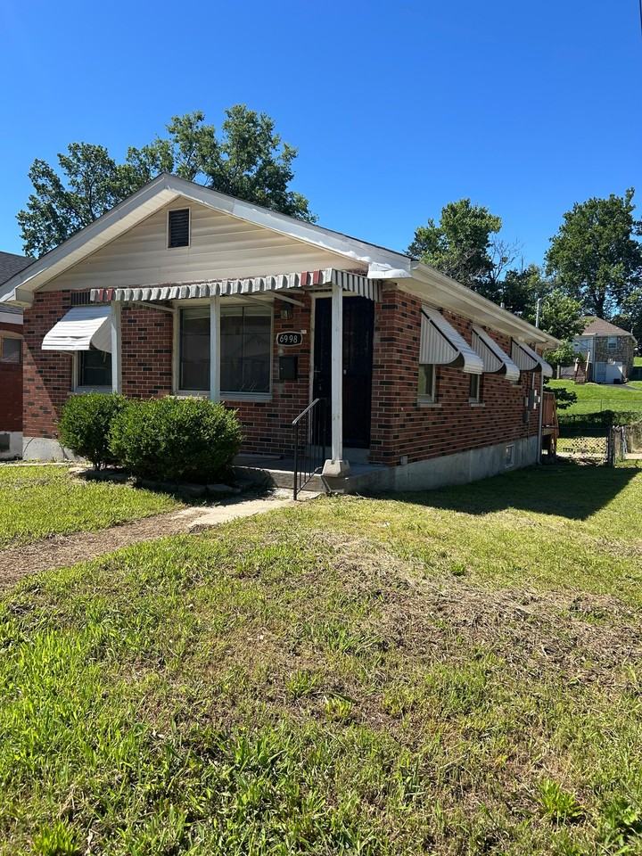 6998 Edison Ave - Photo 2 of 20