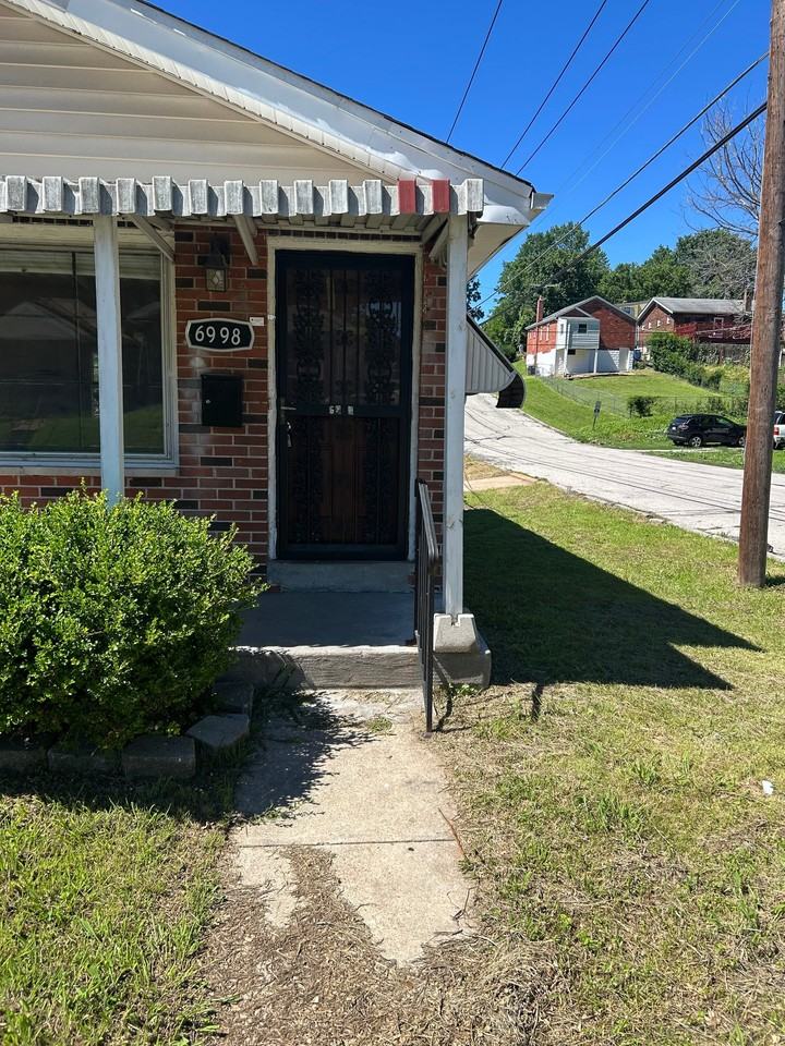 6998 Edison Ave - Photo 3 of 20