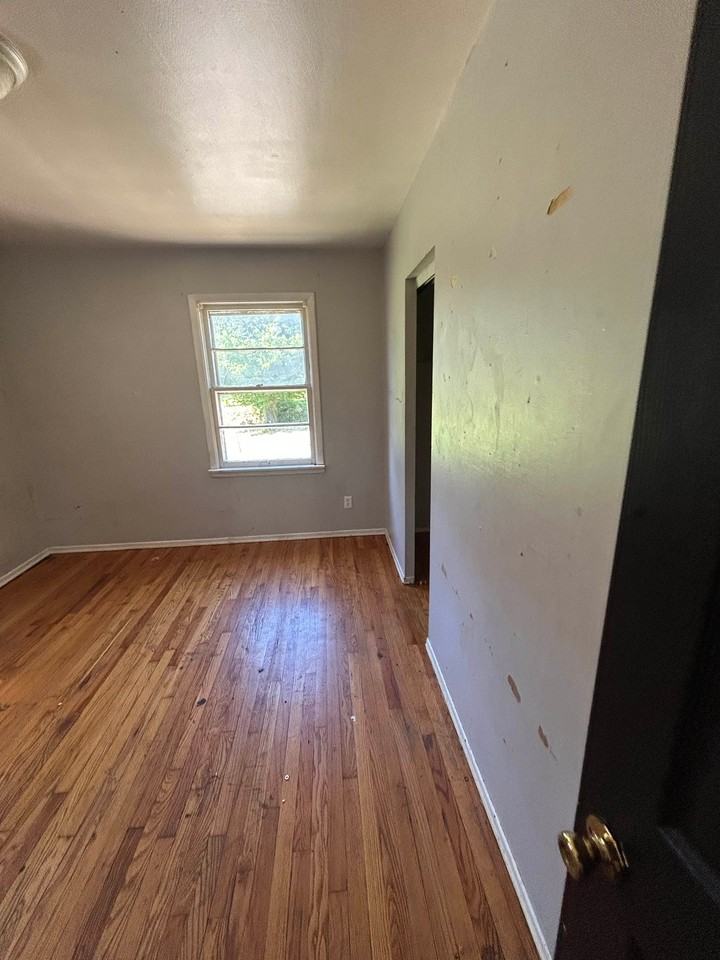 6998 Edison Ave - Photo 7 of 20