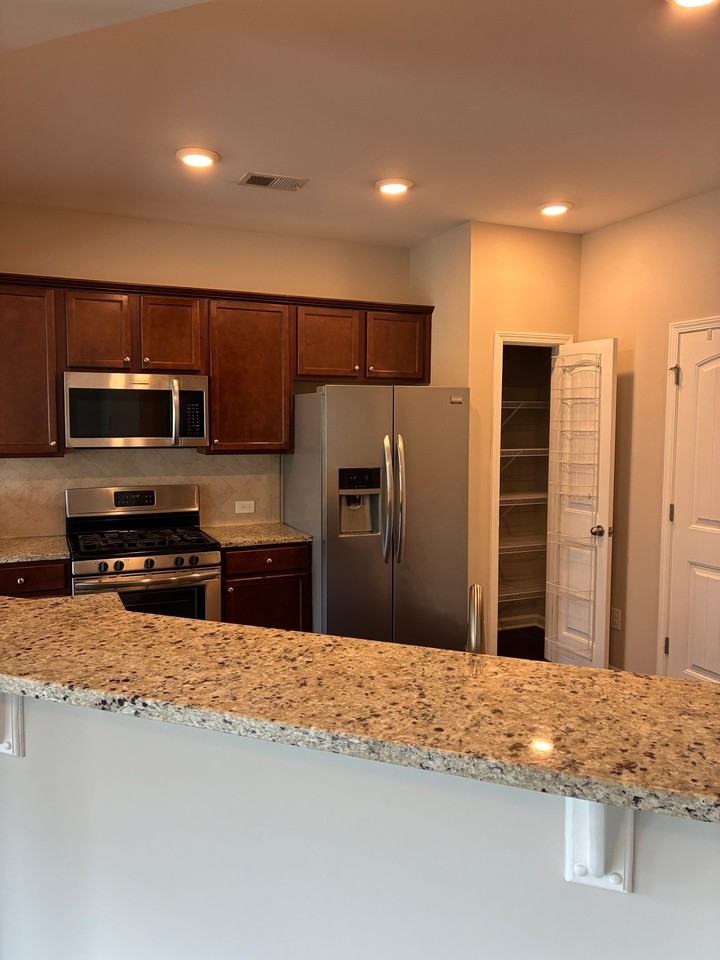 1335 Hampton Oaks Dr - Photo 4 of 20