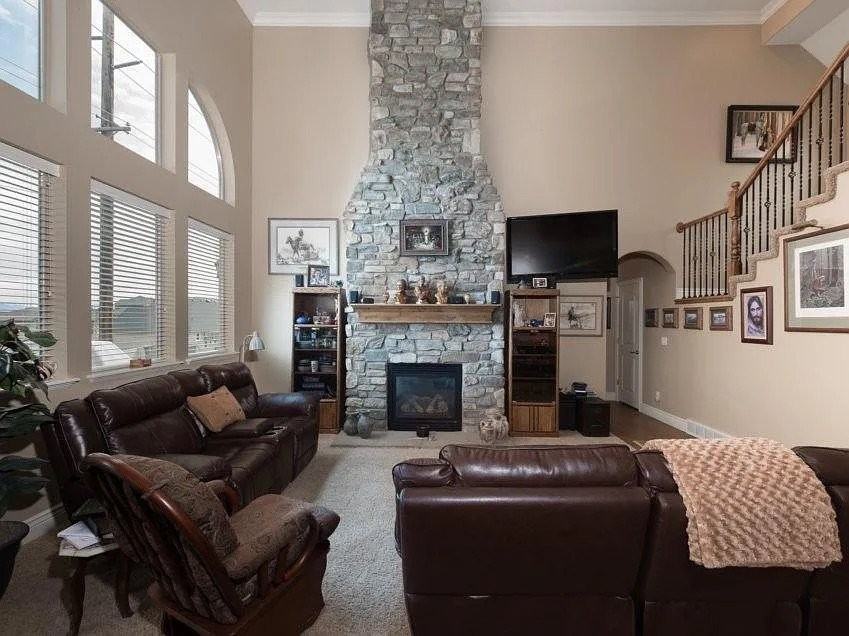 2296 S Hunter Dr - Photo 3 of 20