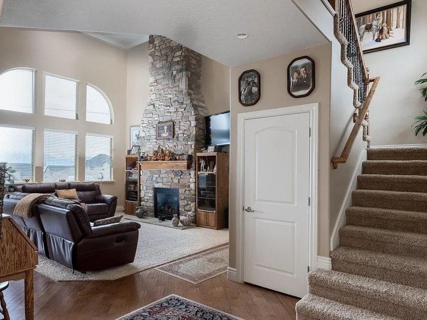 2296 S Hunter Dr - Photo 4 of 20