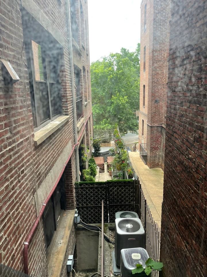 1812 Vernon St Nw #22 - Photo 6 of 7