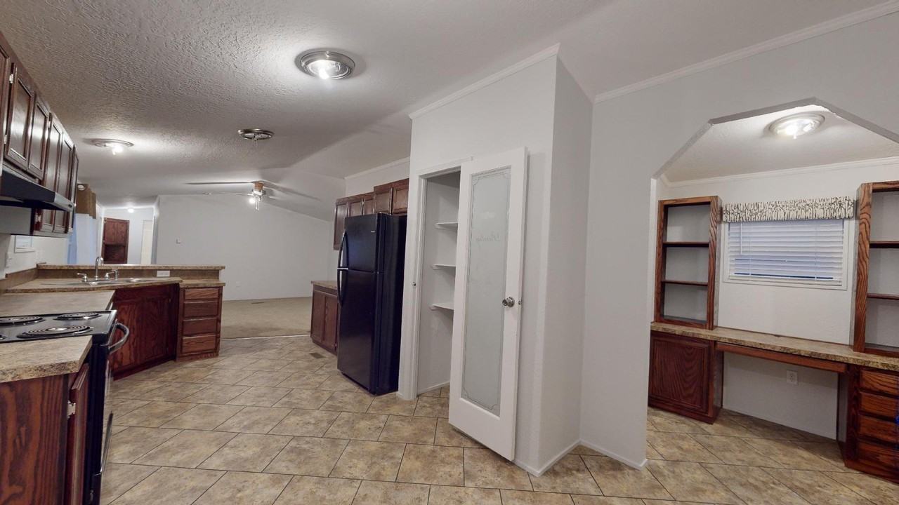 27241 S Soncy Rd - Photo 3 of 13