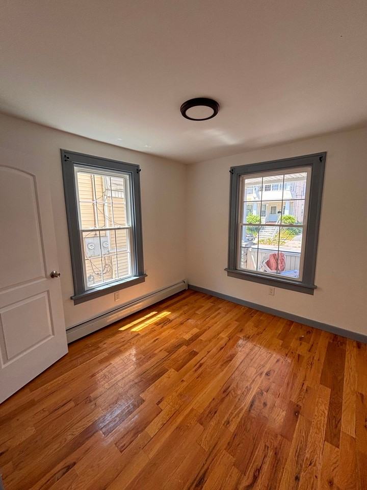 23 Hawk St - Photo 3 of 7
