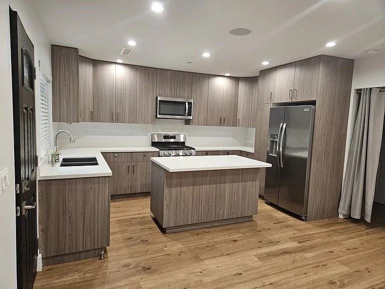 15154 Runnymede St - Photo 4 of 10
