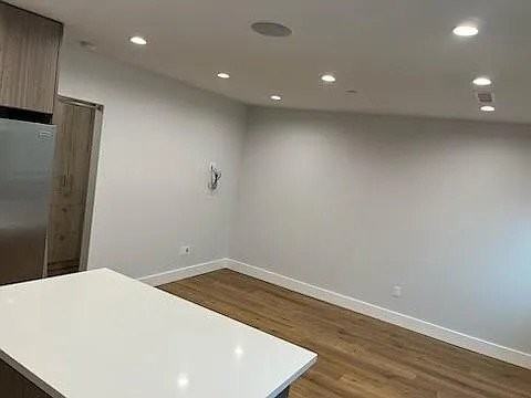 15154 Runnymede St - Photo 5 of 10