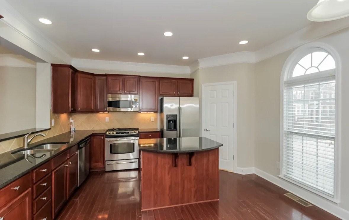 4859 Colchester Ct Se - Photo 2 of 7