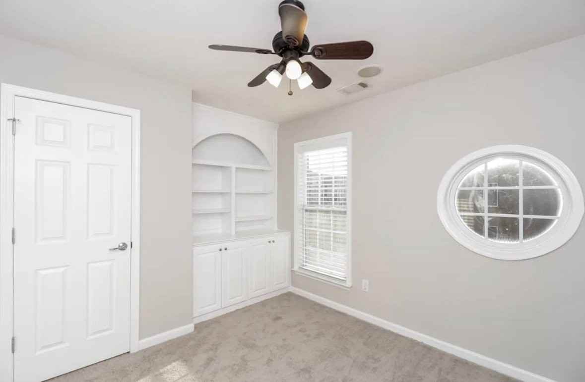 4859 Colchester Ct Se - Photo 6 of 7