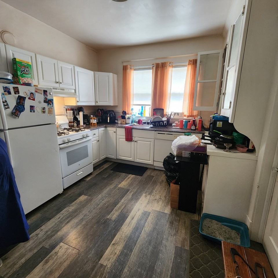 832 Jay St - Photo 2 of 13