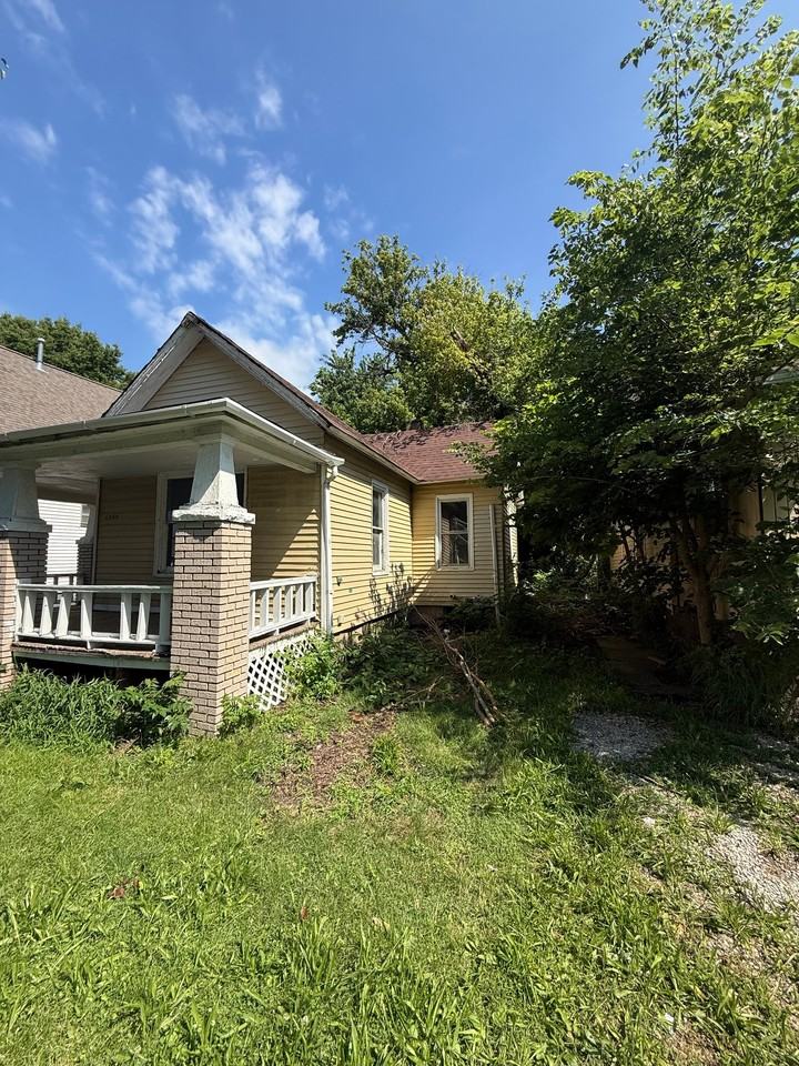 1344 E Condit St - Photo 2 of 16