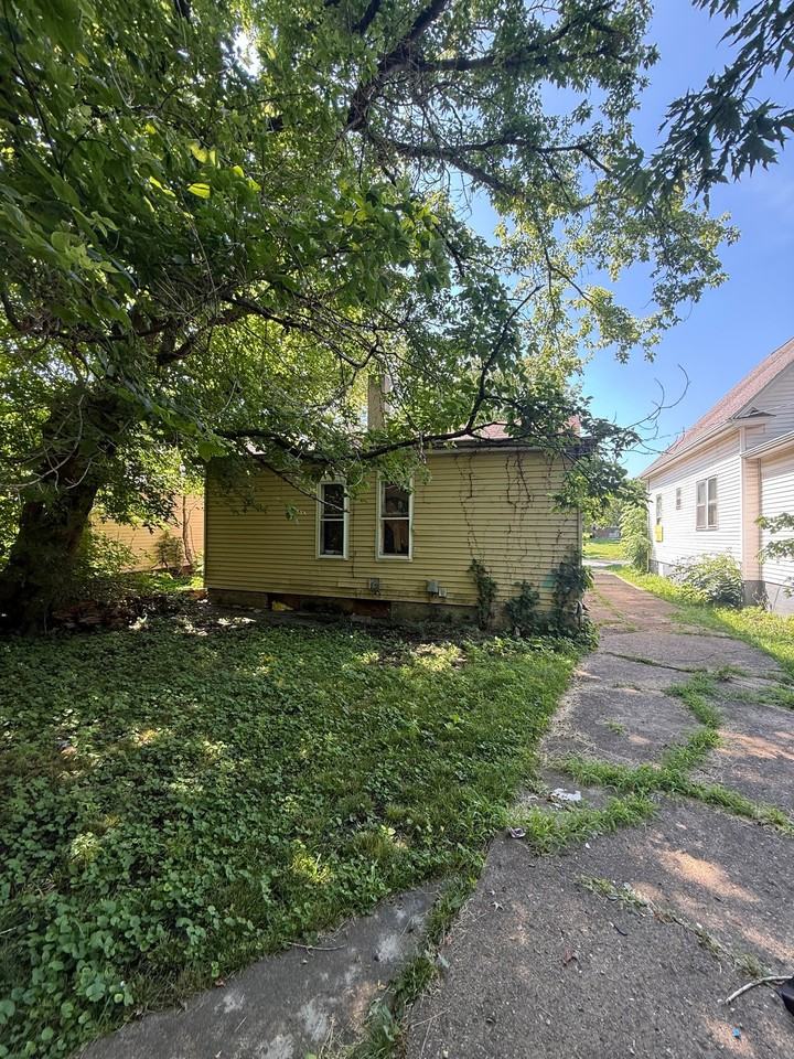 1344 E Condit St - Photo 3 of 16