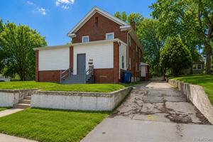 featured image of 751 Dupont St