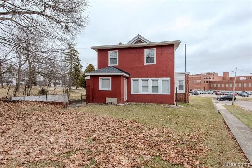 751 Dupont St - Photo 3 of 20