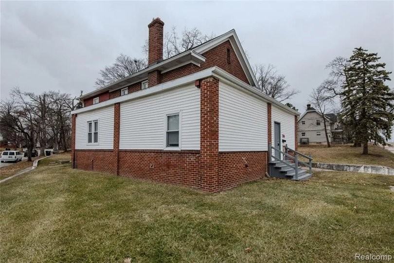 751 Dupont St - Photo 4 of 20