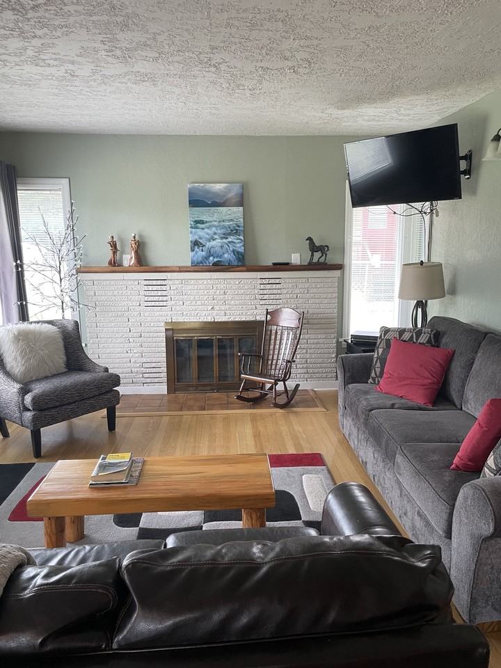 701 S Main St - Photo 2 of 10