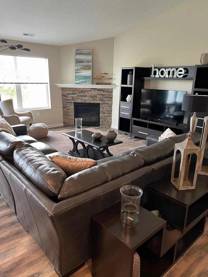 7676 Western Gailes Dr - Photo 3 of 9
