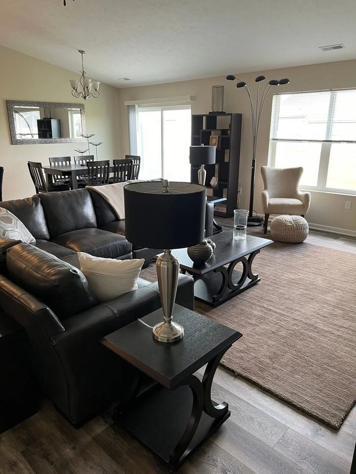 7676 Western Gailes Dr - Photo 4 of 9