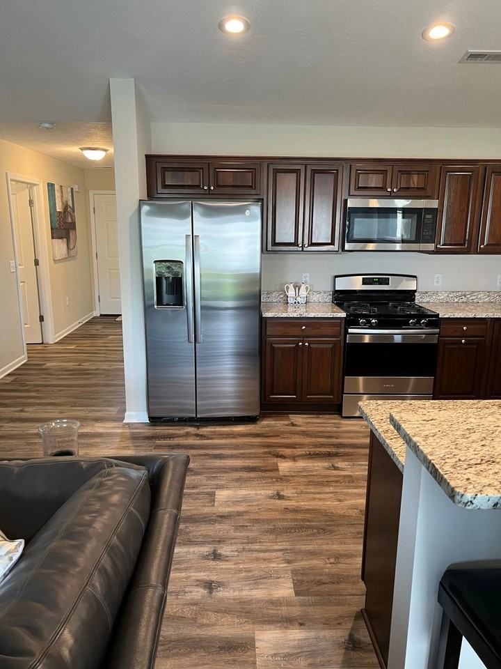 7676 Western Gailes Dr - Photo 5 of 9