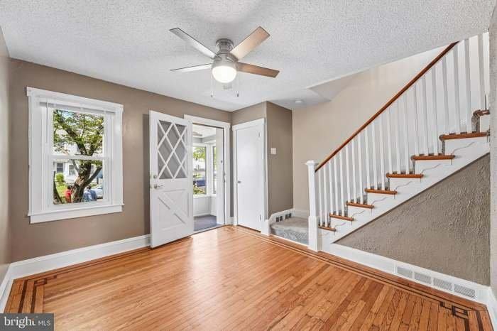 6 Seneca St - Photo 3 of 20