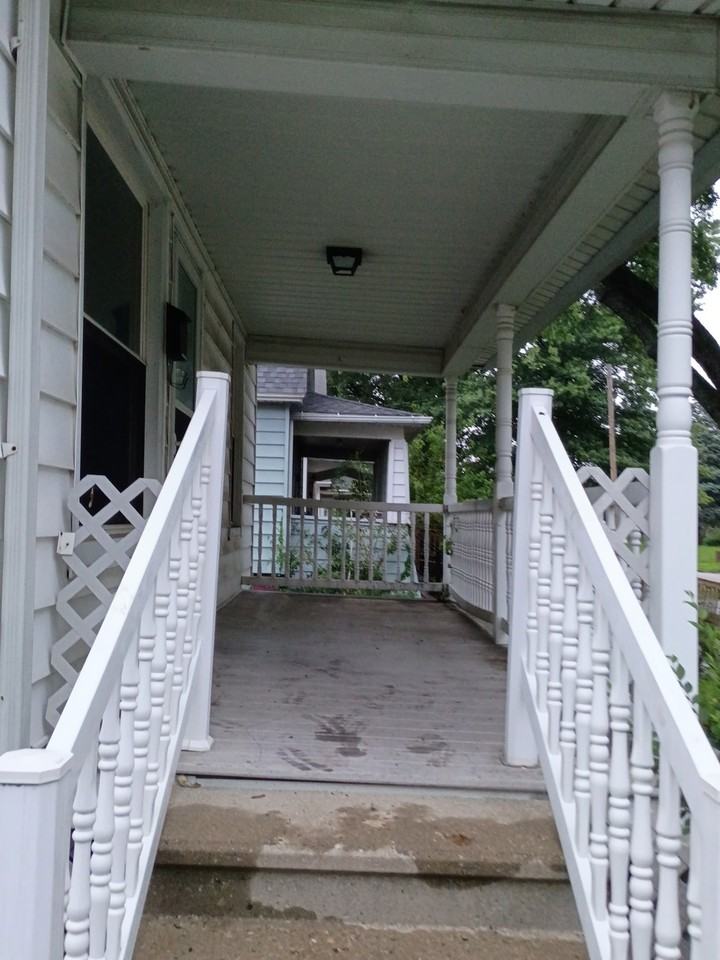 2061 N College St - Photo 6 of 20