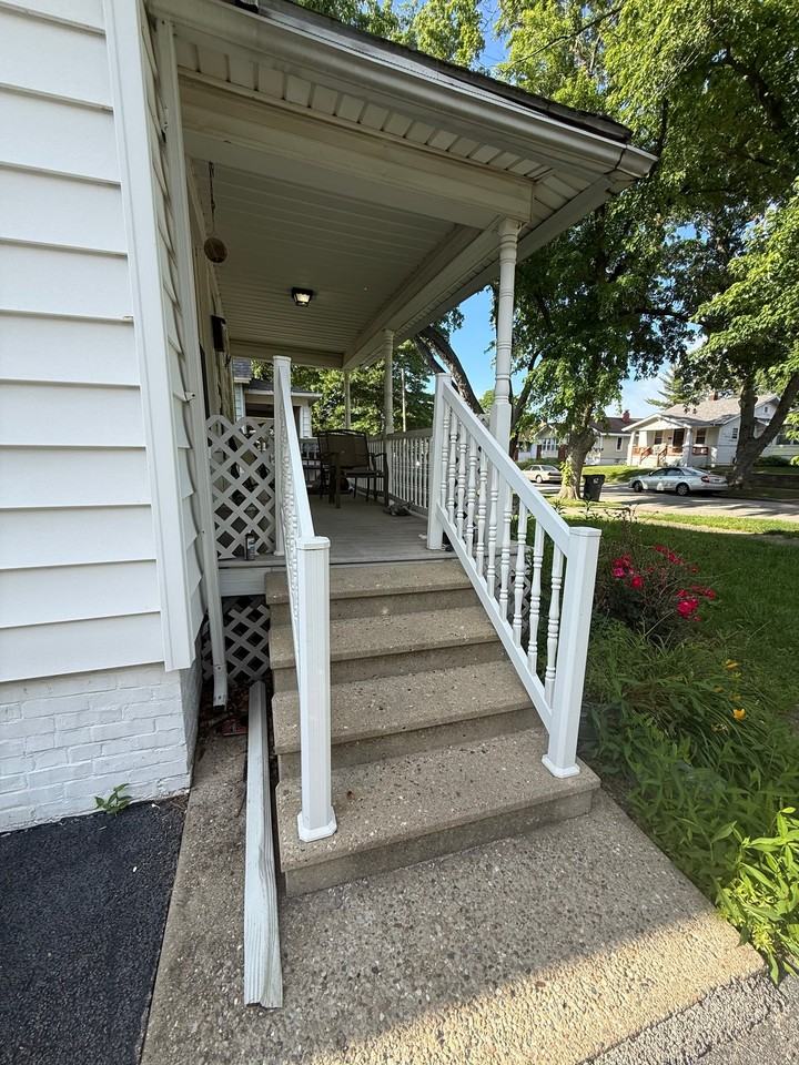 2061 N College St - Photo 7 of 20
