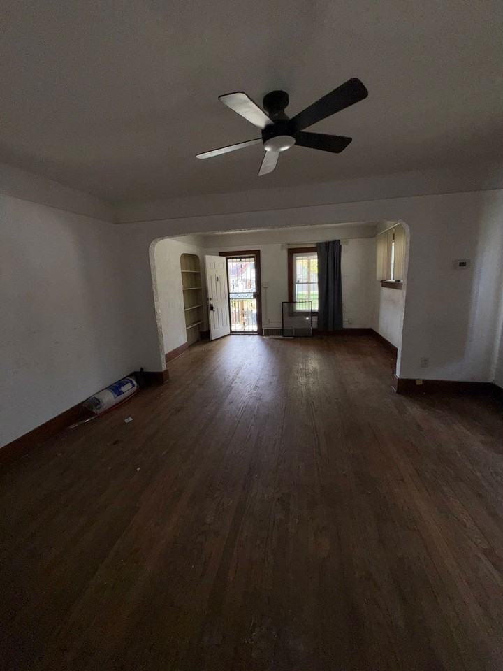 3918 Trumbull Ave - Photo 5 of 15