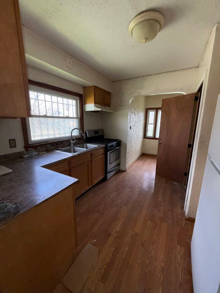 3918 Trumbull Ave - Photo 6 of 15
