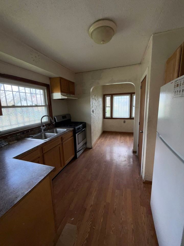 3918 Trumbull Ave - Photo 7 of 15