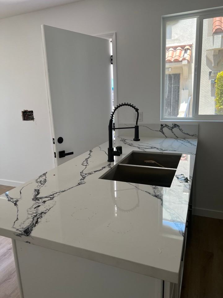 965 N Serrano Ave - Photo 4 of 12