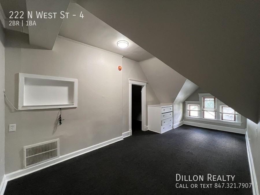 222 N West St #4 - Photo 3 of 10