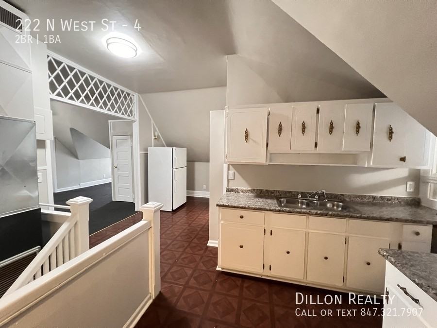 222 N West St #4 - Photo 6 of 10