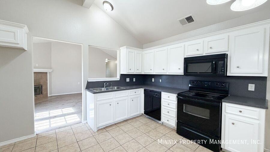 2220 99th St - Photo 4 of 21