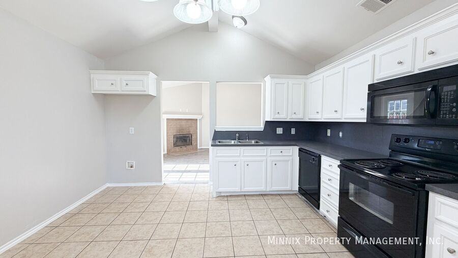 2220 99th St - Photo 5 of 21