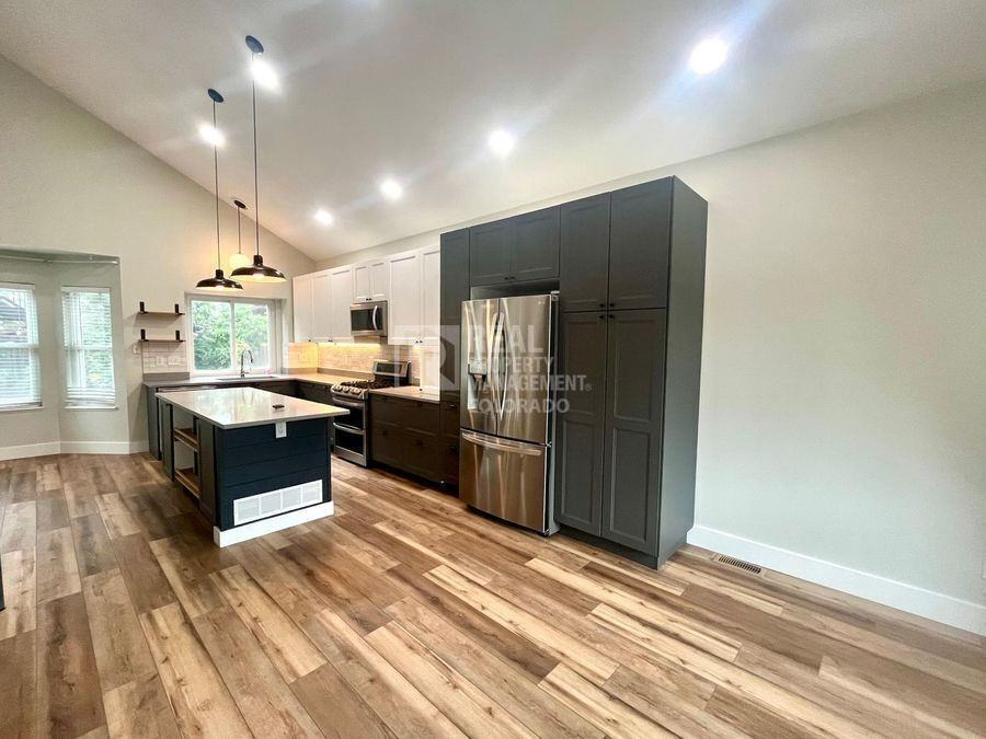 2675 Landsdown Pl - Photo 2 of 24