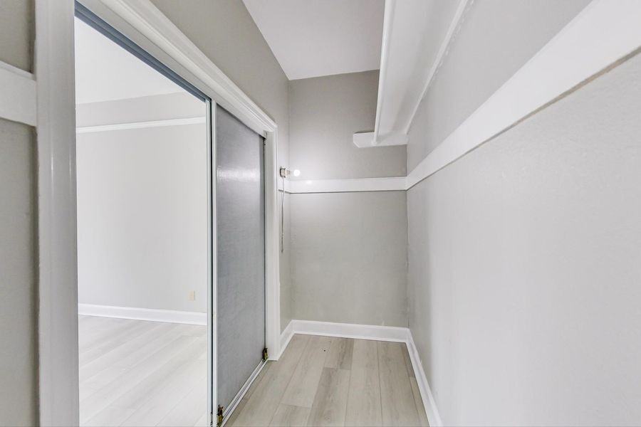 1824 Linden St #15 - Photo 3 of 15