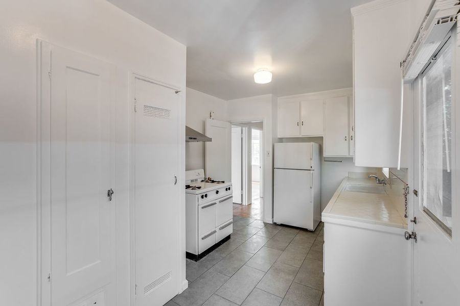 2727 Parker St #C - Photo 2 of 19