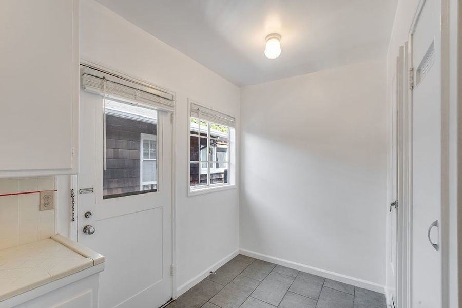 2727 Parker St #C - Photo 4 of 19