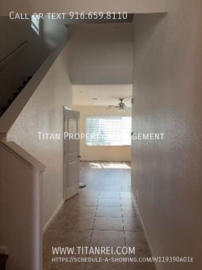 1904 Ellesmere Loop - Photo 4 of 20