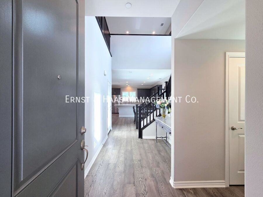 4735 Holly Ave - Photo 4 of 36