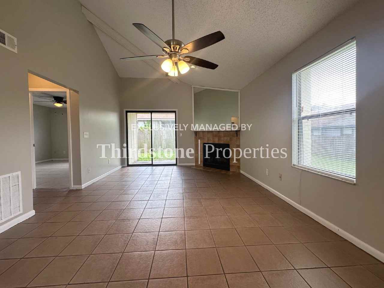 1324 Jefferson Ave #D - Photo 2 of 15