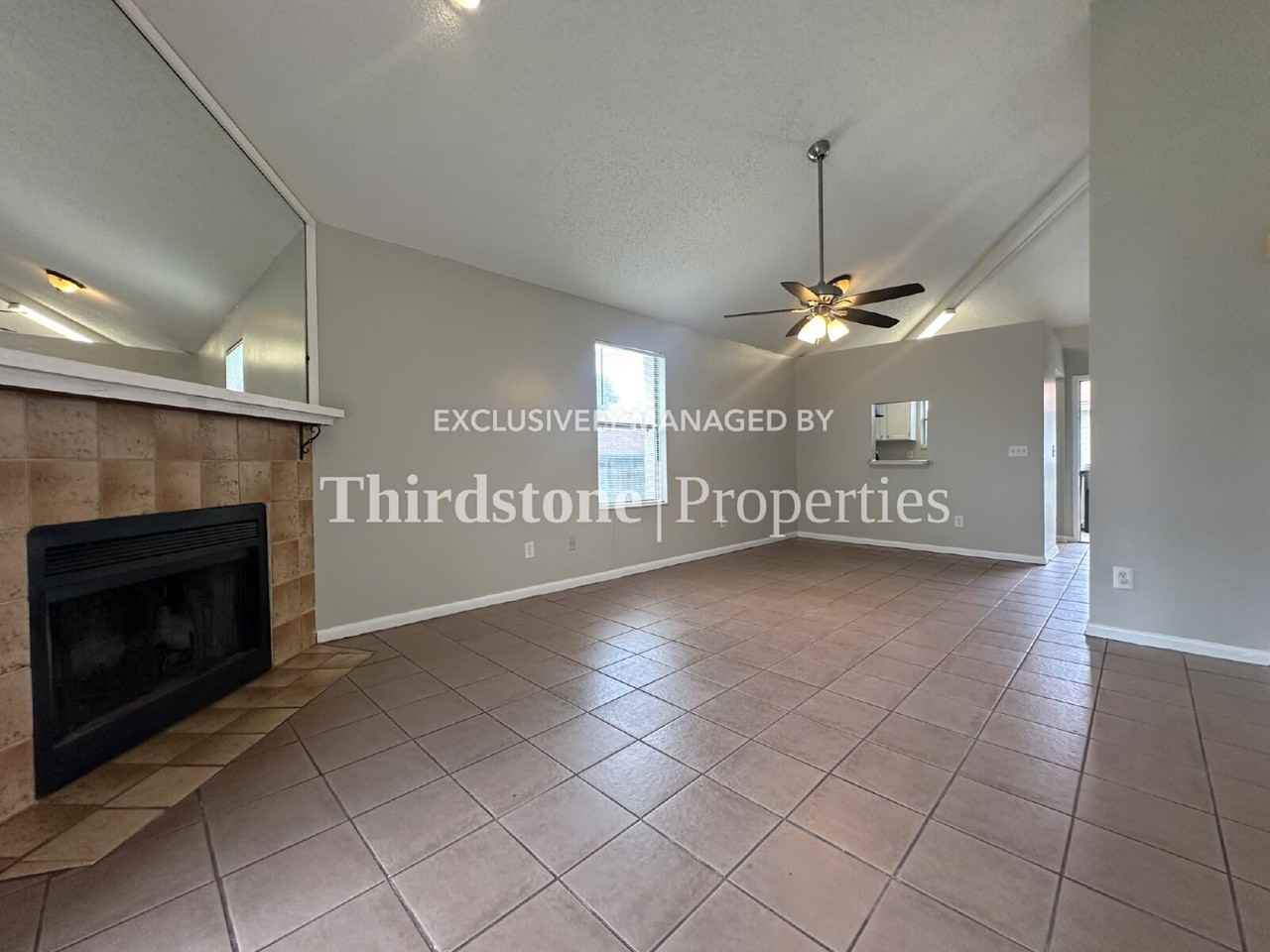 1324 Jefferson Ave #D - Photo 3 of 15