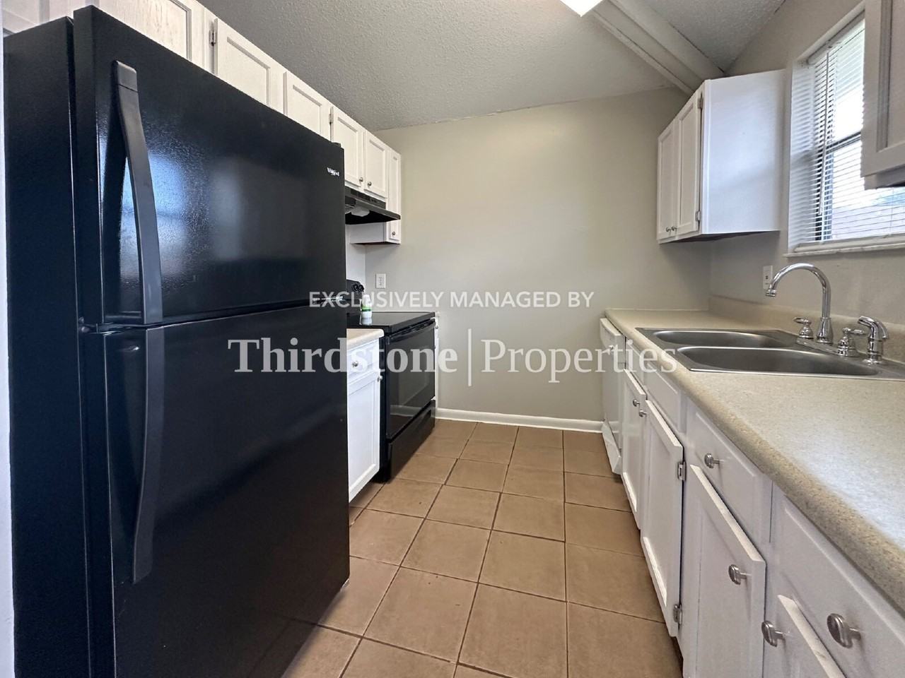 1324 Jefferson Ave #D - Photo 4 of 15