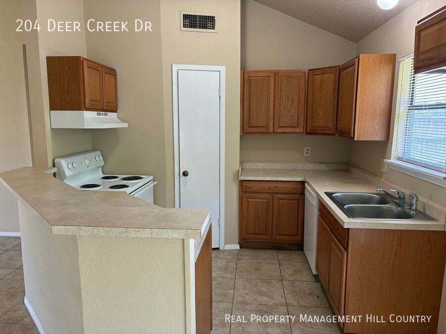 204 Deer Creek Dr - Photo 3 of 12