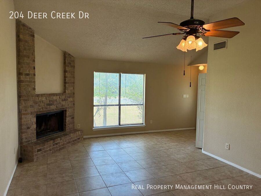 204 Deer Creek Dr - Photo 4 of 12