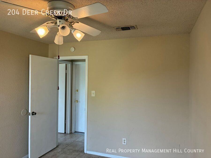 204 Deer Creek Dr - Photo 6 of 12