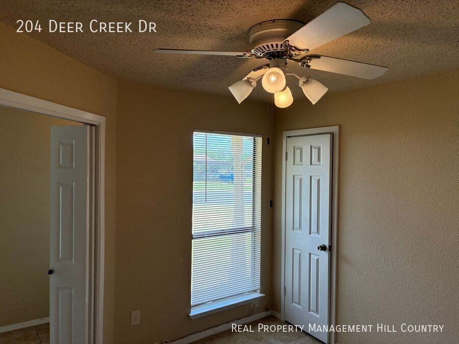 204 Deer Creek Dr - Photo 7 of 12