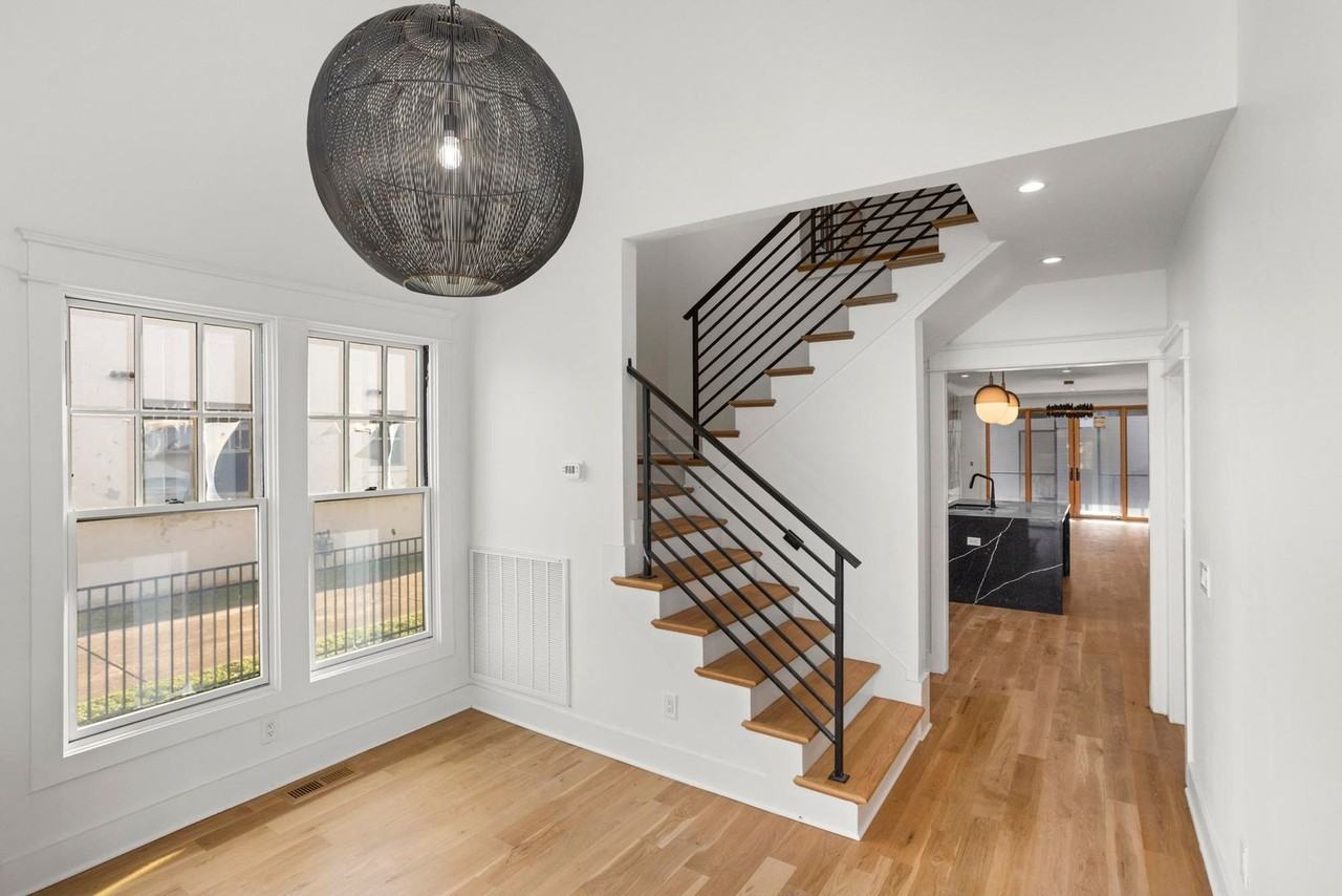 942 Maxwell Ave - Photo 4 of 50