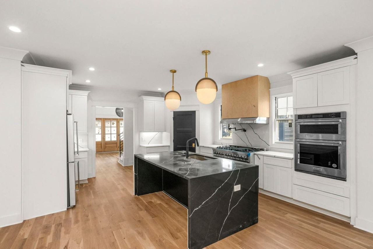 942 Maxwell Ave - Photo 7 of 50