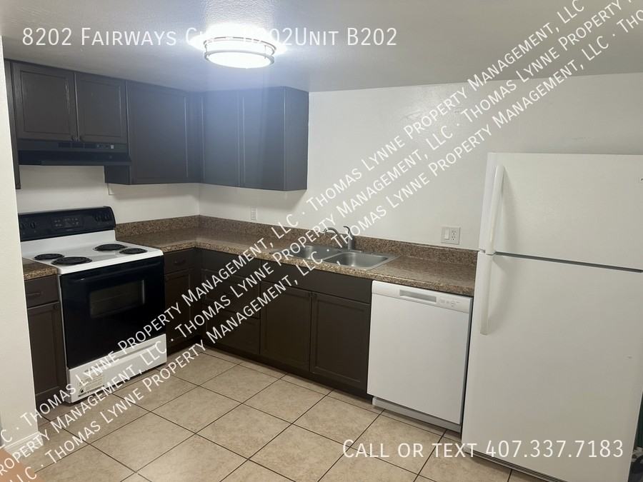 8202 Fairways Cir - Photo 2 of 11